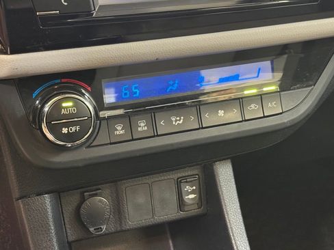 Used 2014 Toyota Corolla LE image 34