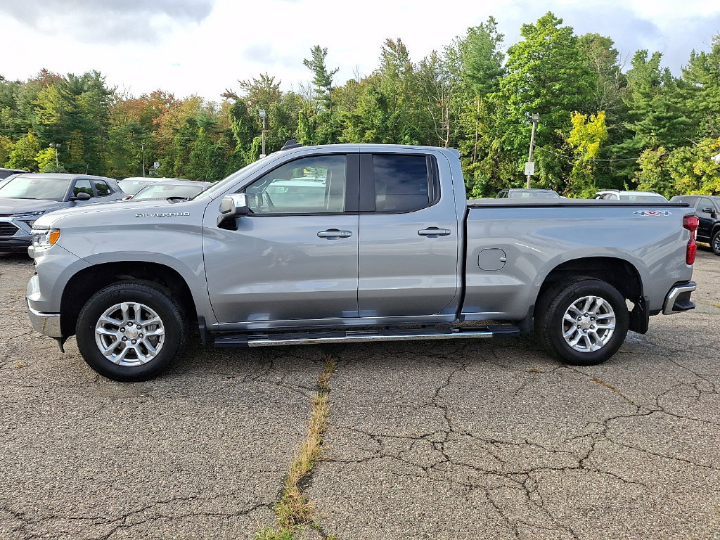 Used 2023 Chevrolet Silverado 1500 LT AWD/4WD image 4