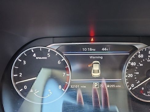 Used 2025 Nissan Sentra SR FWD image 19