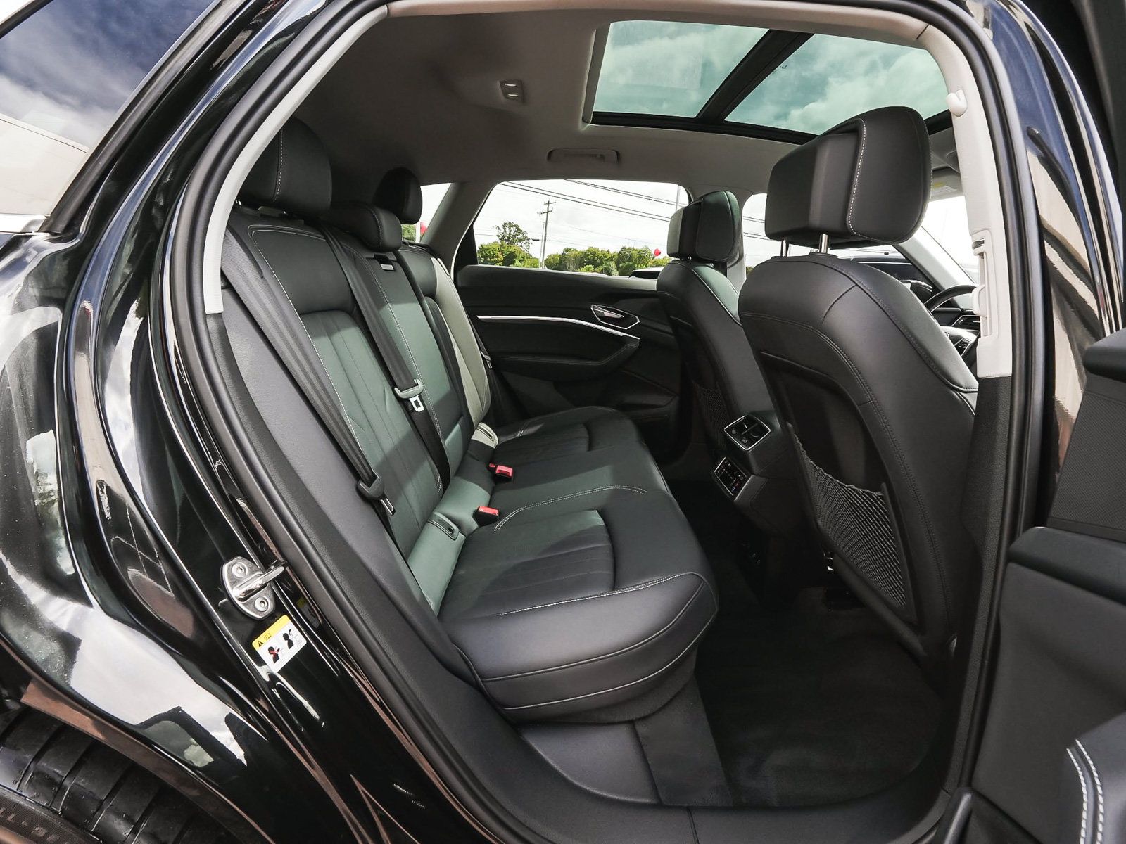 Used 2024 Audi Q8 e-tron Premium AWD/4WD image 35