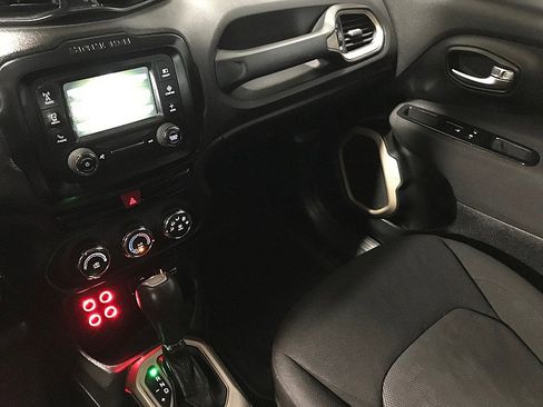 Used 2015 Jeep Renegade Latitude image 26