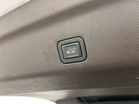 Used 2021 Chevrolet Tahoe Z71 w/ Z71 Off-Road Package image 15