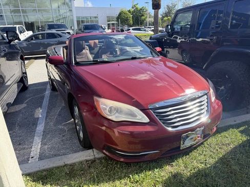 Used 2011 Chrysler 200 Touring image 1