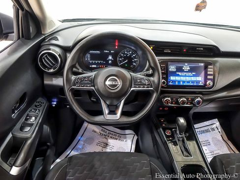 Used 2024 Nissan Kicks SV w/ Interior Electronics Package FWD image 17