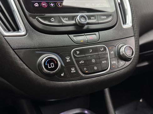 Used 2020 Chevrolet Malibu LT FWD image 16