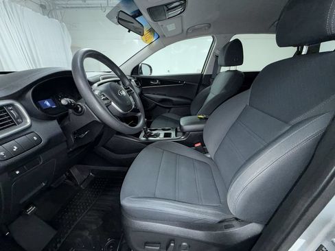 Used 2019 Kia Sorento AWD V6 image 3