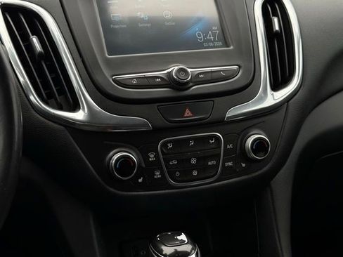 Used 2018 Chevrolet Equinox LT image 22