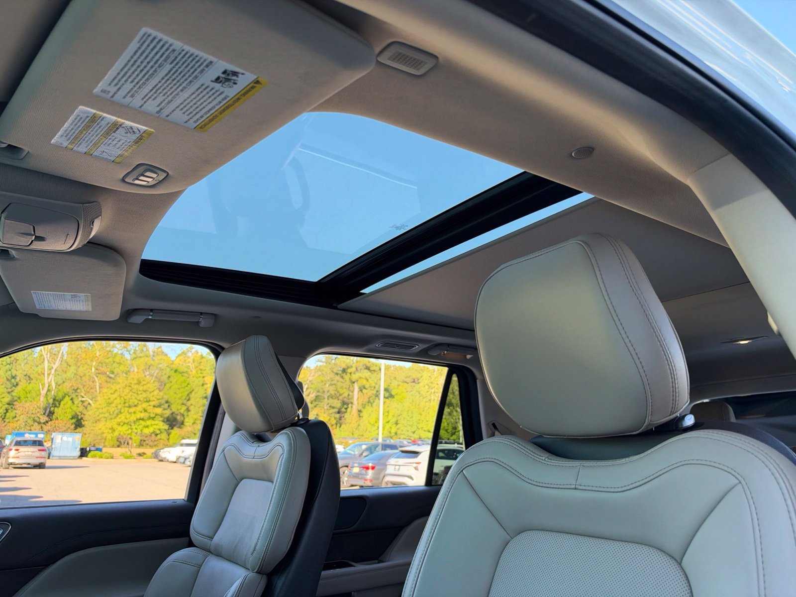 Used 2024 Lincoln Navigator Premiere AWD/4WD image 26
