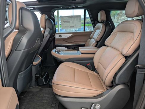 New 2026 Lincoln Navigator L Black Label AWD/4WD image 18