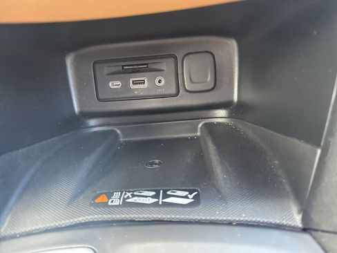 Used 2020 Chevrolet Equinox Premier image 24