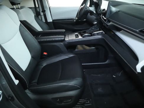 Certified 2026 Toyota Sienna XSE AWD/4WD image 32