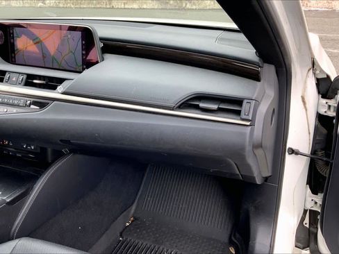 Used 2019 Lexus ES 300h w/ Premium Package image 19