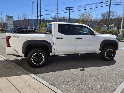 Used 2024 Toyota Tacoma TRD Off-Road AWD/4WD image 12