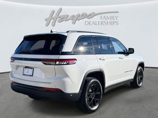 Used 2024 Jeep Grand Cherokee Altitude video 5