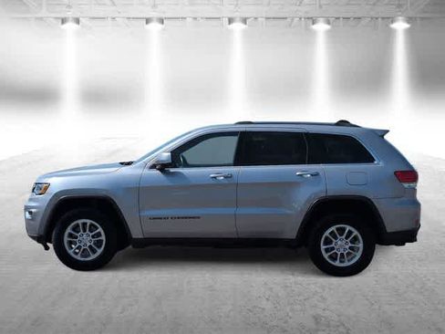 Used 2019 Jeep Grand Cherokee Laredo AWD/4WD image 5