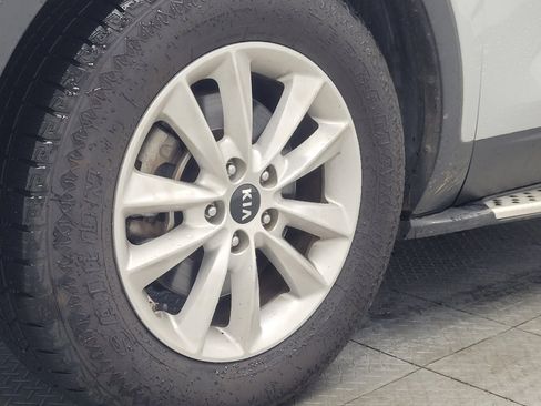 Used 2019 Kia Sorento L FWD image 31