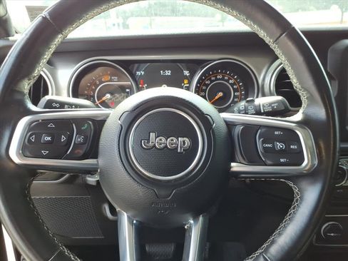 Used 2019 Jeep Wrangler Unlimited Sahara image 17