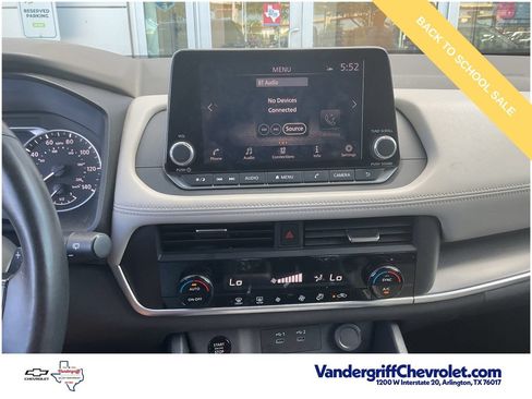 Used 2025 Nissan Rogue SV FWD image 25