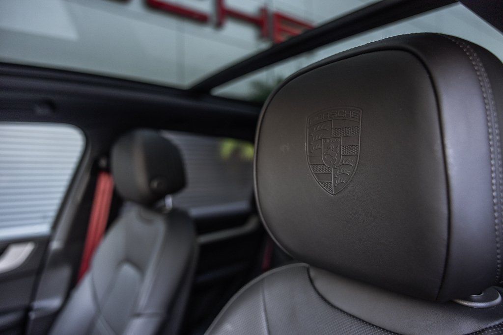 Certified 2025 Porsche Cayenne E-Hybrid AWD/4WD image 16