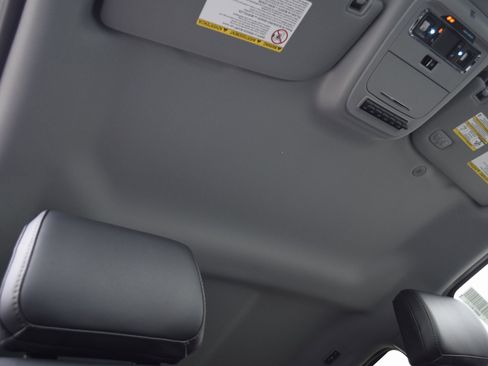 New 2026 Ford F250 Lariat w/ Chrome Package image 24