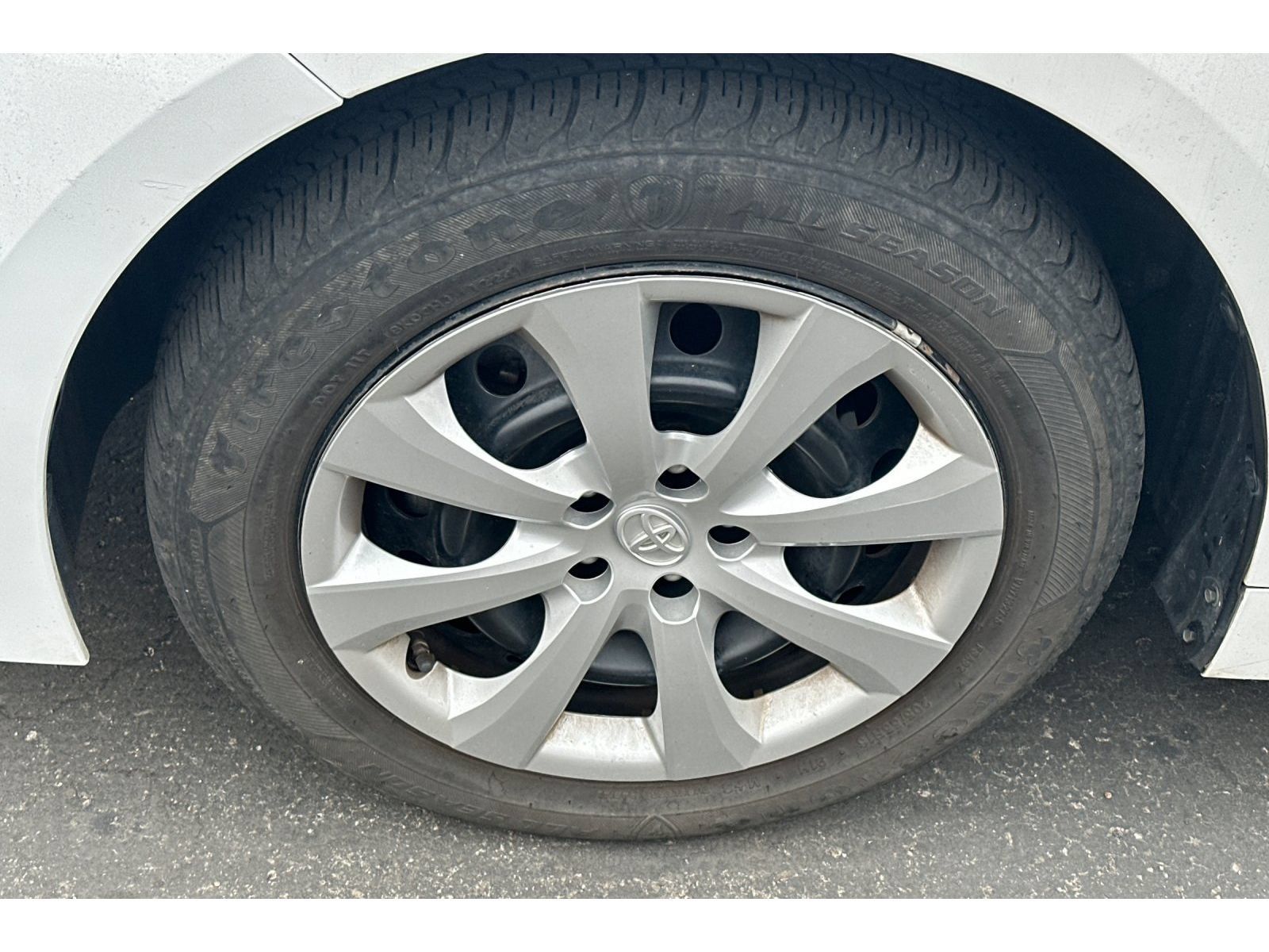 Used 2022 Toyota Corolla LE FWD image 4