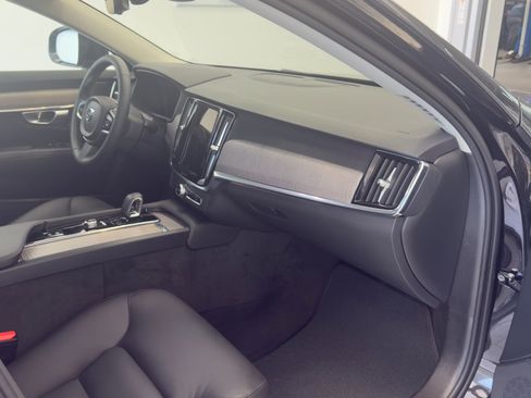 Used 2024 Volvo V90 B6 Cross Country Plus image 11