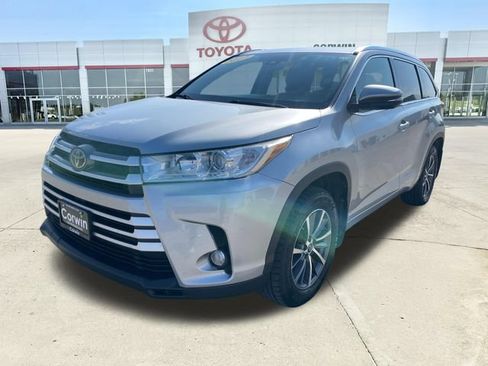 Used 2017 Toyota Highlander XLE AWD/4WD image 7