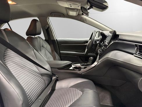 Used 2024 Toyota Camry SE image 14