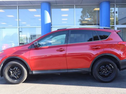 Used 2013 Toyota RAV4 LE AWD/4WD image 2