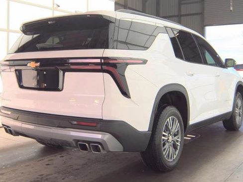 Used 2026 Chevrolet Traverse LT w/ Driver Confidence Package FWD image 2