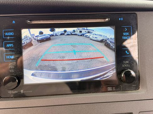 Used 2015 Toyota Sienna SE w/ SE Preferred Package FWD image 32