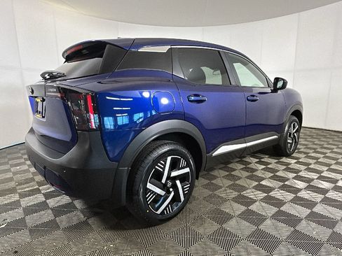 Used 2025 Nissan Kicks SV FWD image 3