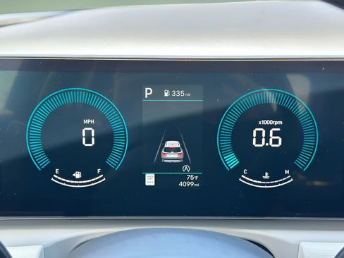 Used 2025 Hyundai Tucson SEL image 14