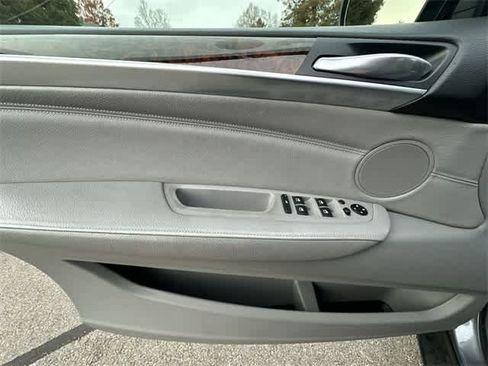 Used 2008 BMW X5 3.0si image 16