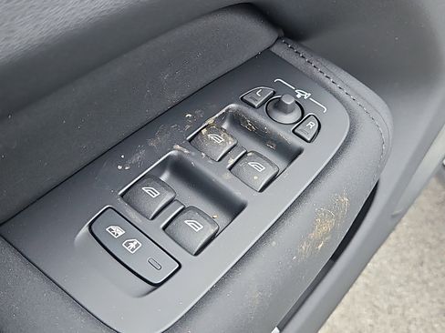 New 2026 Volvo XC60 B5 Plus w/ Protection Package Premier image 18