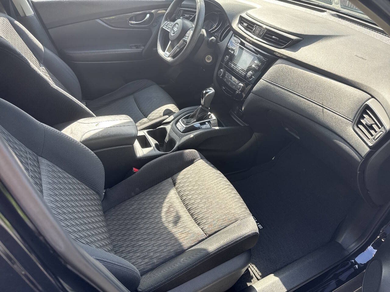 Used 2017 Nissan Rogue S AWD/4WD image 15