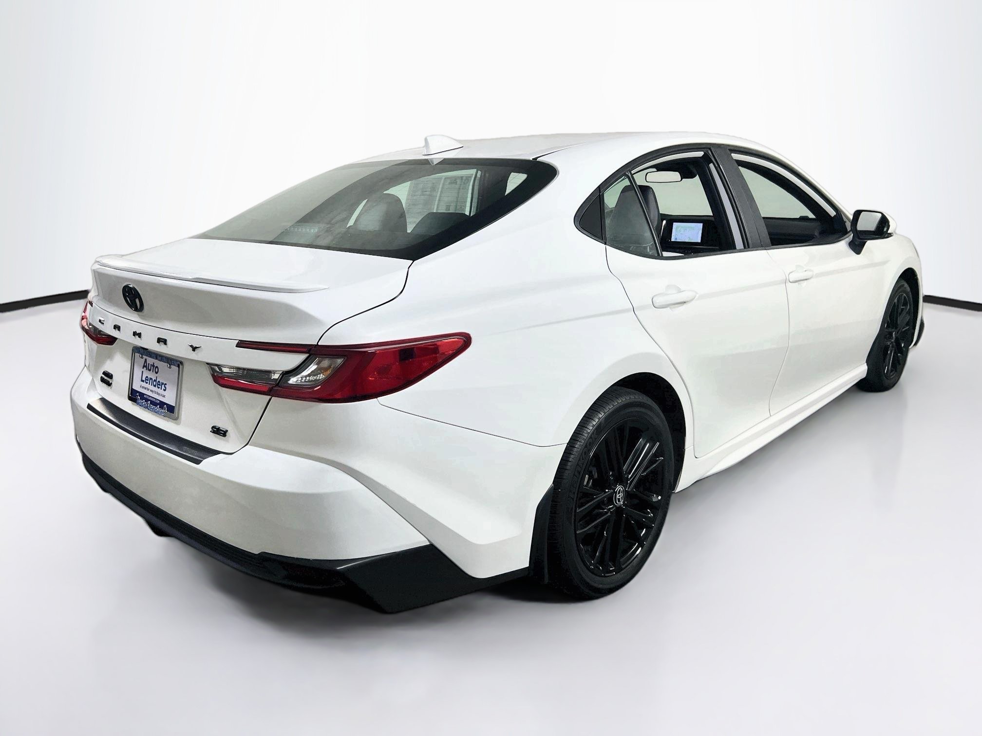 Used 2025 Toyota Camry SE AWD/4WD image 5