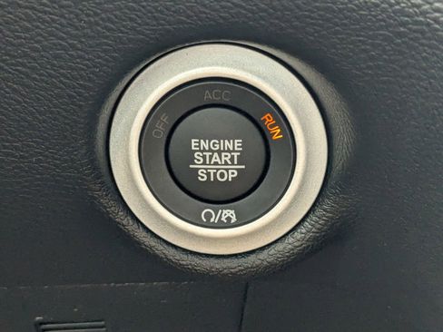 New 2025 Chrysler Voyager LX image 23