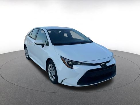 Used 2025 Toyota Corolla LE image 3