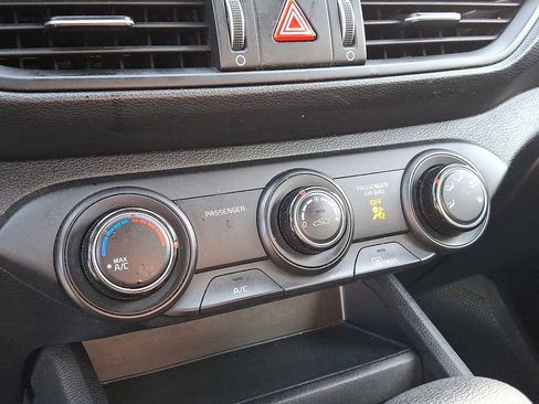 Used 2023 Kia Forte LXS w/ LXS Technology Package image 16