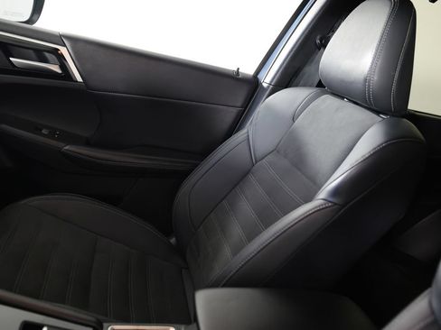 Used 2024 Mitsubishi Outlander SE Black Edition FWD image 34