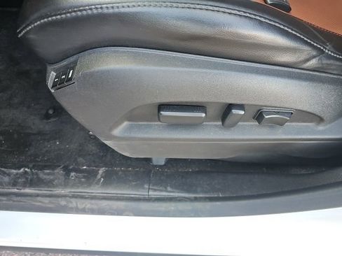 Used 2017 Chevrolet Equinox Premier w/ Enhanced Convenience Package image 17