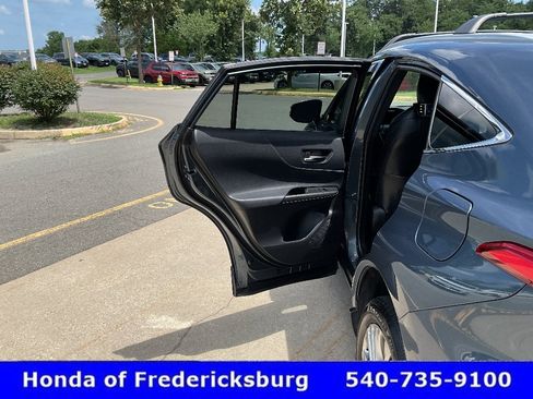 Used 2022 Toyota Venza XLE AWD/4WD image 16