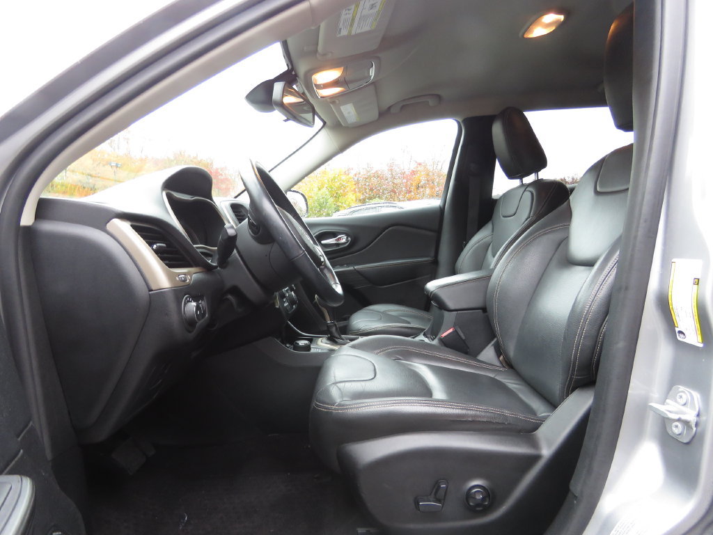 Used 2016 Jeep Cherokee Latitude w/ Safety/Convenience Group AWD/4WD image 10