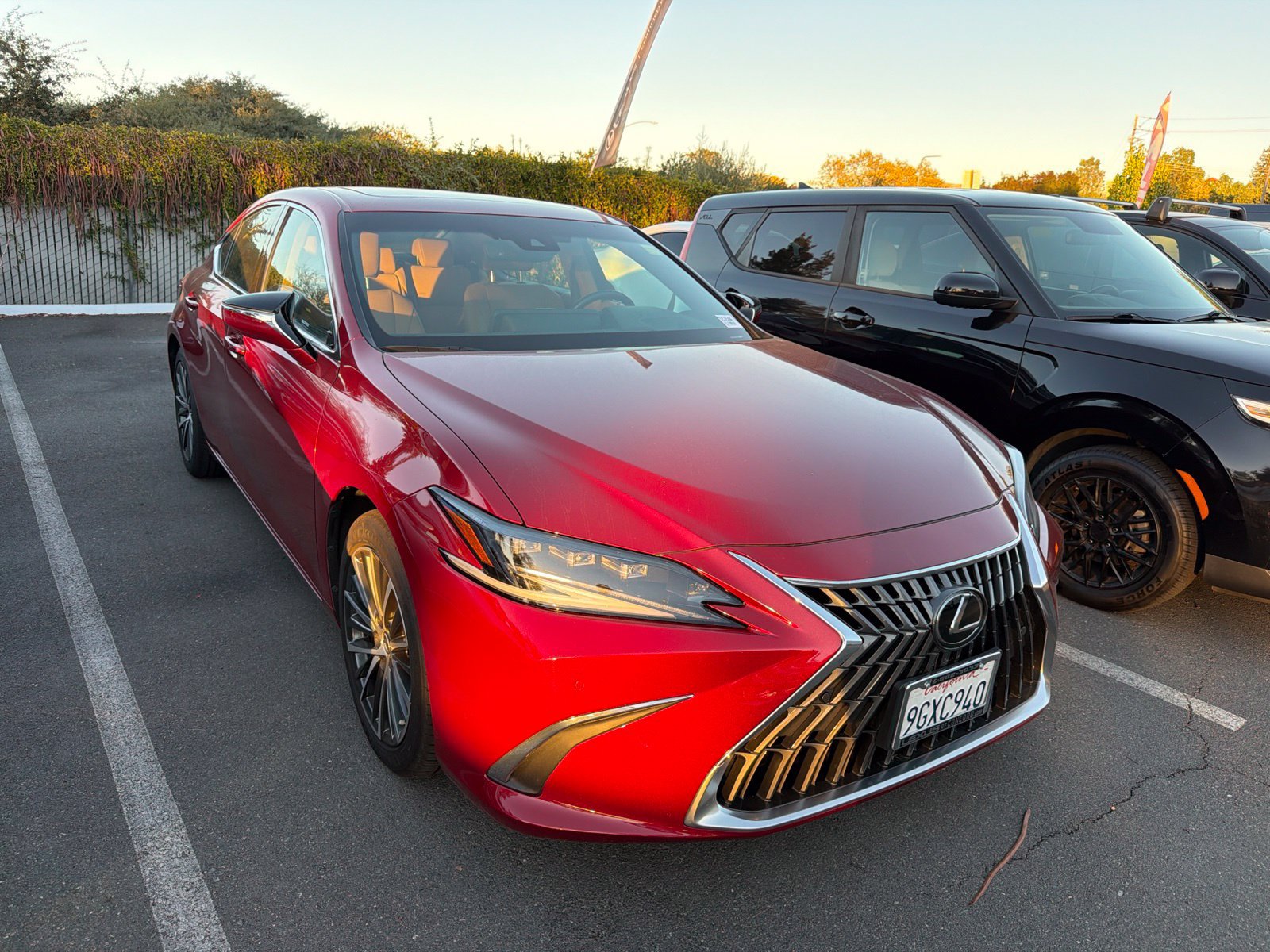 Used 2023 Lexus ES 300h w/ Premium Package FWD image 2