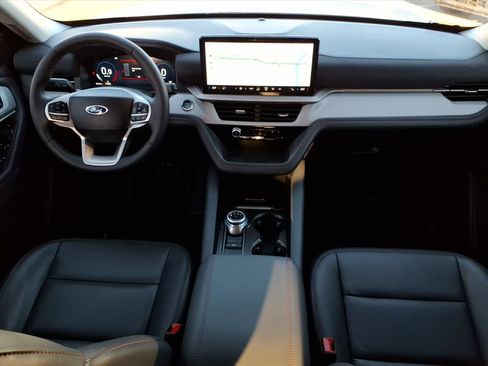 Used 2025 Ford Explorer Active w/ Active Comfort Package image 16