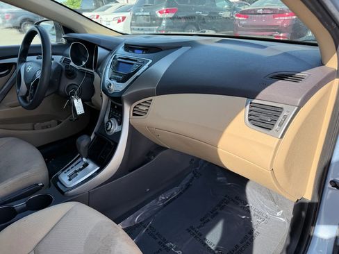 Used 2012 Hyundai Elantra GLS FWD image 19