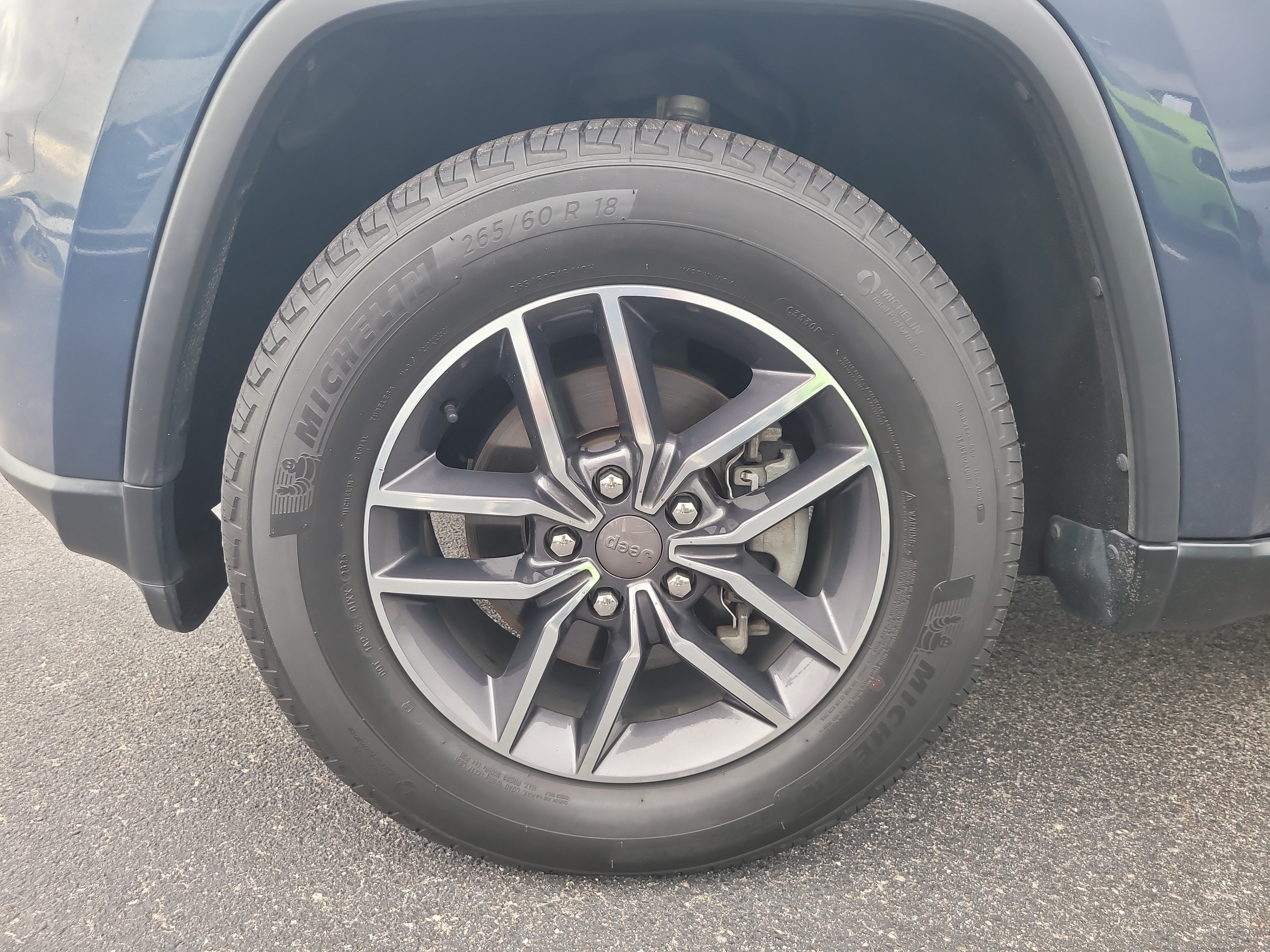 Used 2019 Jeep Grand Cherokee Limited AWD/4WD image 9
