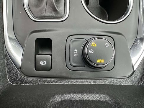 Used 2021 Chevrolet Traverse LT image 30