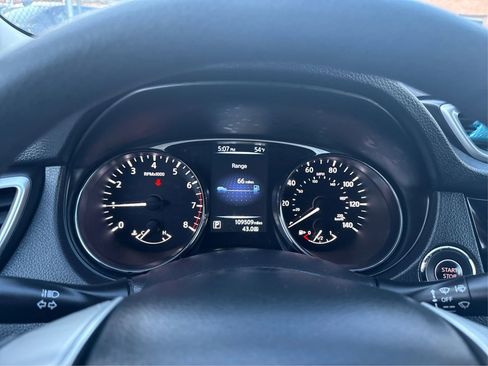 Used 2015 Nissan Rogue SV image 18